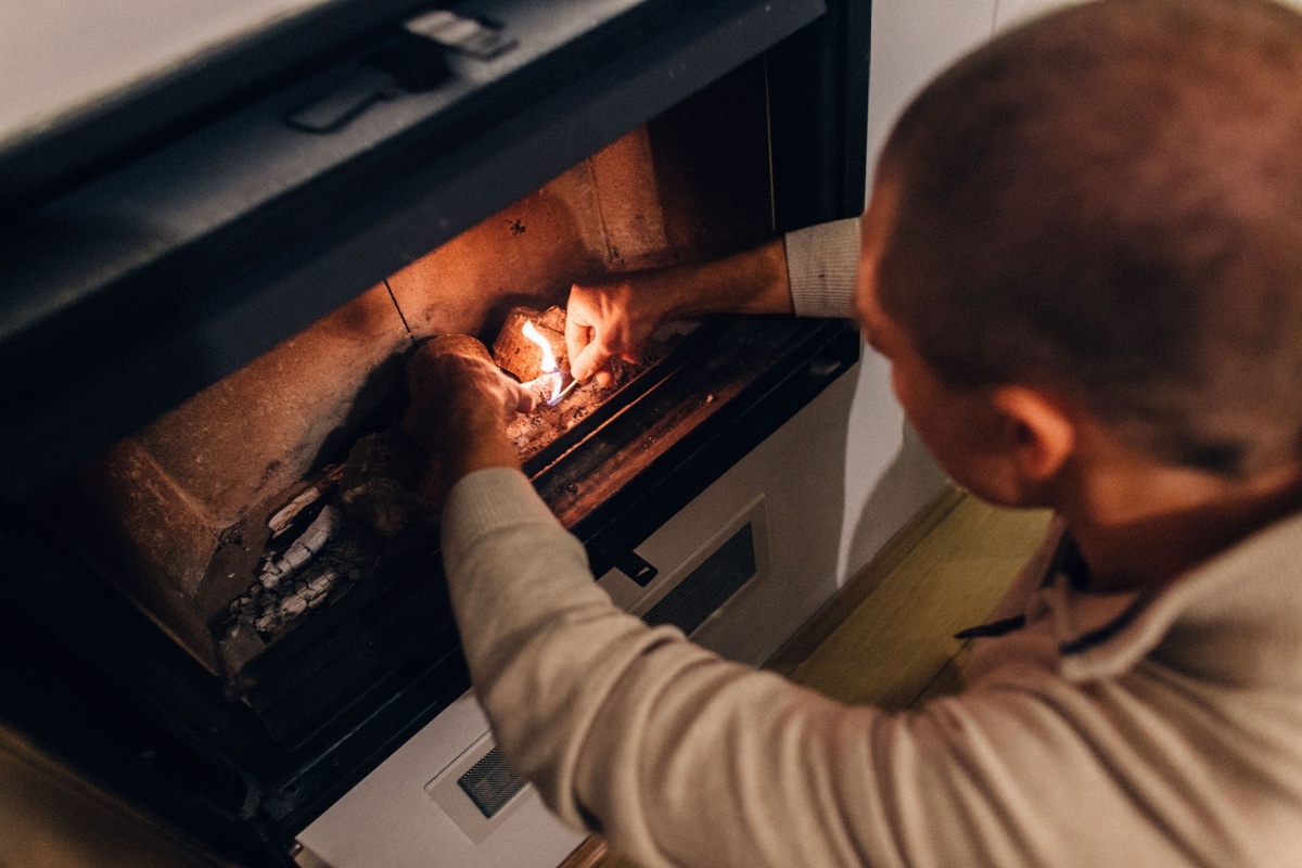 Přírodní podpalovače do krbu dokážou hořet několik hodin a krásně provoní domácnost