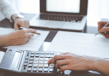 Úřad vám může v určitých případech udělit vysoké sankce, pokud na váš účet budou pravidelně chodit peníze. 