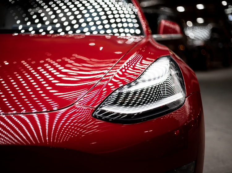 Jeden z nejprodávanějších elektromobilů - Tesla