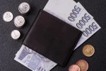 Jediný neočekávaný výdaj může rodinu zahnat do dluhové spirály