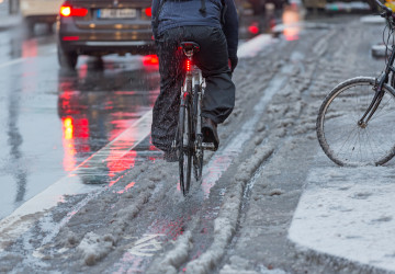 Kdo čekal slunečné dny, bude zklamaný. Předpověď ukazuje déšť téměř bez přestávky, lepší počasí čeká jen dva kraje