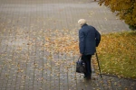 Než rodiče opravdu potřebují pomoc, děti většinou počítají hlavně s penězi