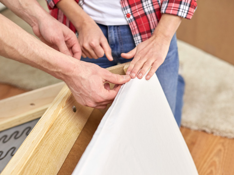 Nejrychlejší způsob, jak se zbavit vrzání postele