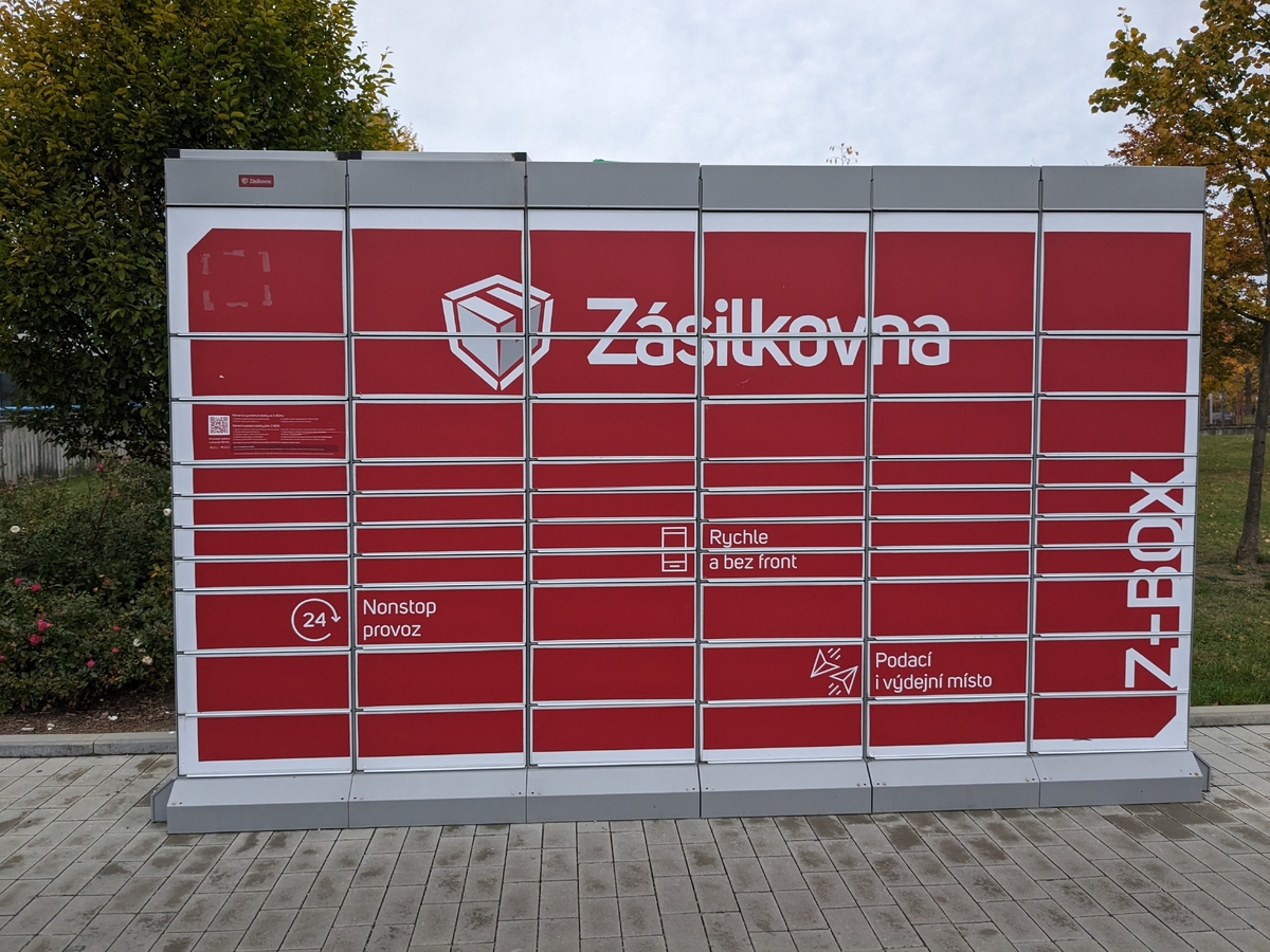 Zásilkovna sdílí své Z-boxy s více dopravci.