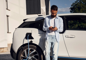 Elektromobily mohou být namísto noční můry pomocnou rukou pro energetiku