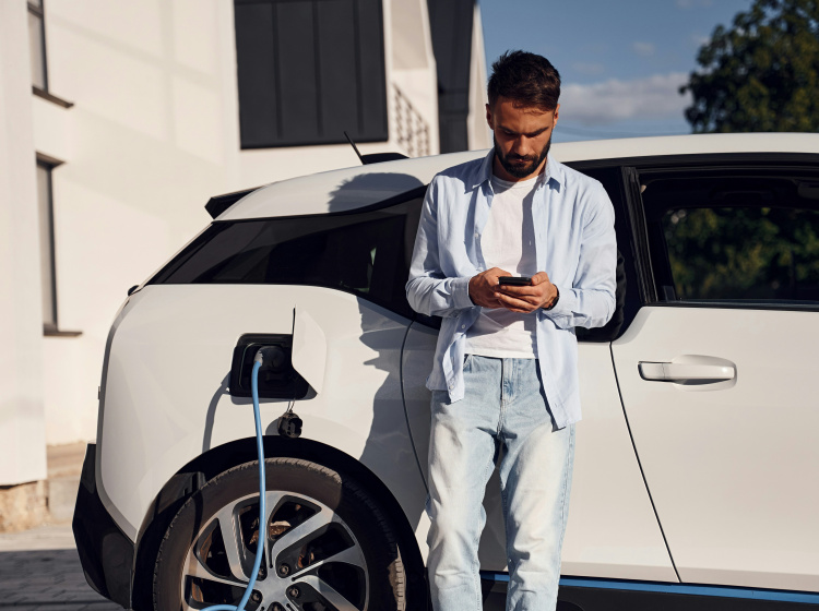 Elektromobily mohou být namísto noční můry pomocnou rukou pro energetiku