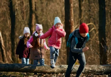 Volno pro děti, starost pro rodiče: na konci října musí řada rodin vyřešit hlídání