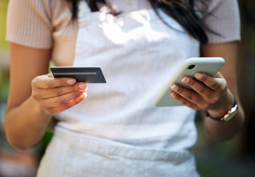 Podvodníci dnes používají velmi důmyslné metody. Podvodníci dnes používají velmi důmyslné metody.