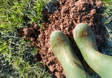 Vydatný déšť může sesuv půdy spustit. Vydatný déšť může sesuv půdy spustit.