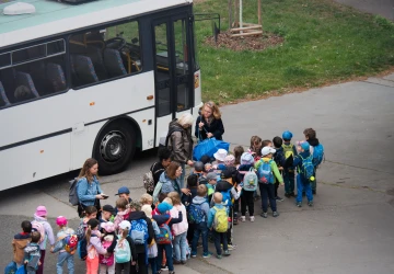 Rodiče zuří kvůli narůstajícím cenám školních výletů.
