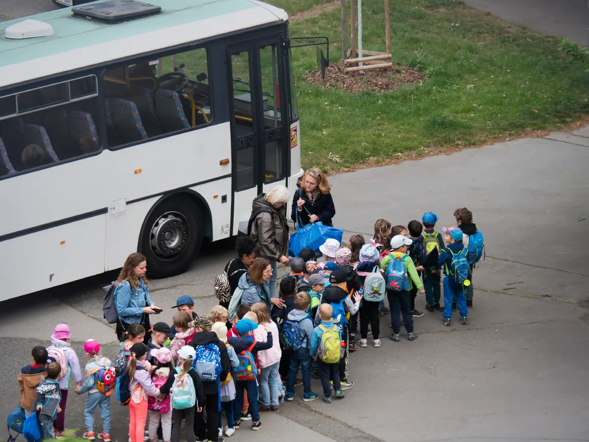Rodiče zuří kvůli narůstajícím cenám školních výletů.