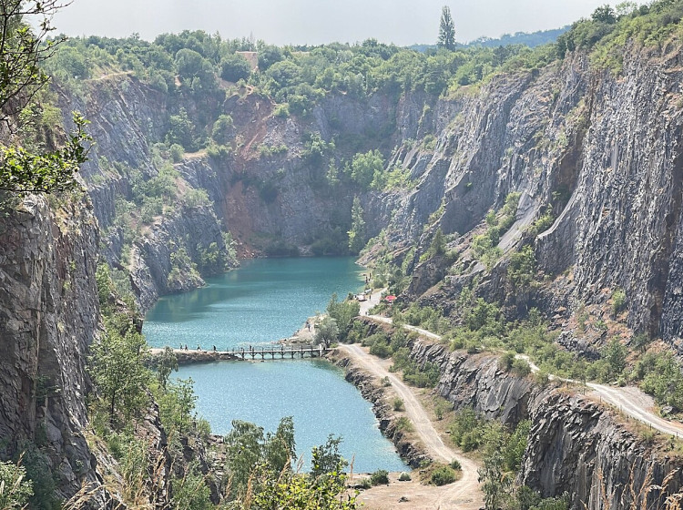 Místo, které svým vzezřením připomíná některé thajské destinace.