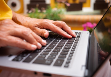 Nepříjemné hučení u notebooku dokáže znepříjemnit práci Nepříjemné hučení u notebooku dokáže znepříjemnit práci