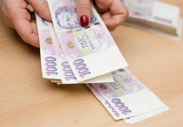 Někteří zaměstnavatelé nabízejí seniorům možnost solidního přivýdělku. 