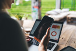 Úspory na spotřebě  elektřiny lze dosáhnout jednoduše pomocí mobilu.