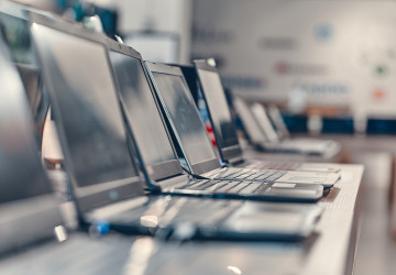 Stát běžně nabízí lidem elektroniku za příznivou cenu. Stát běžně nabízí lidem elektroniku za příznivou cenu.