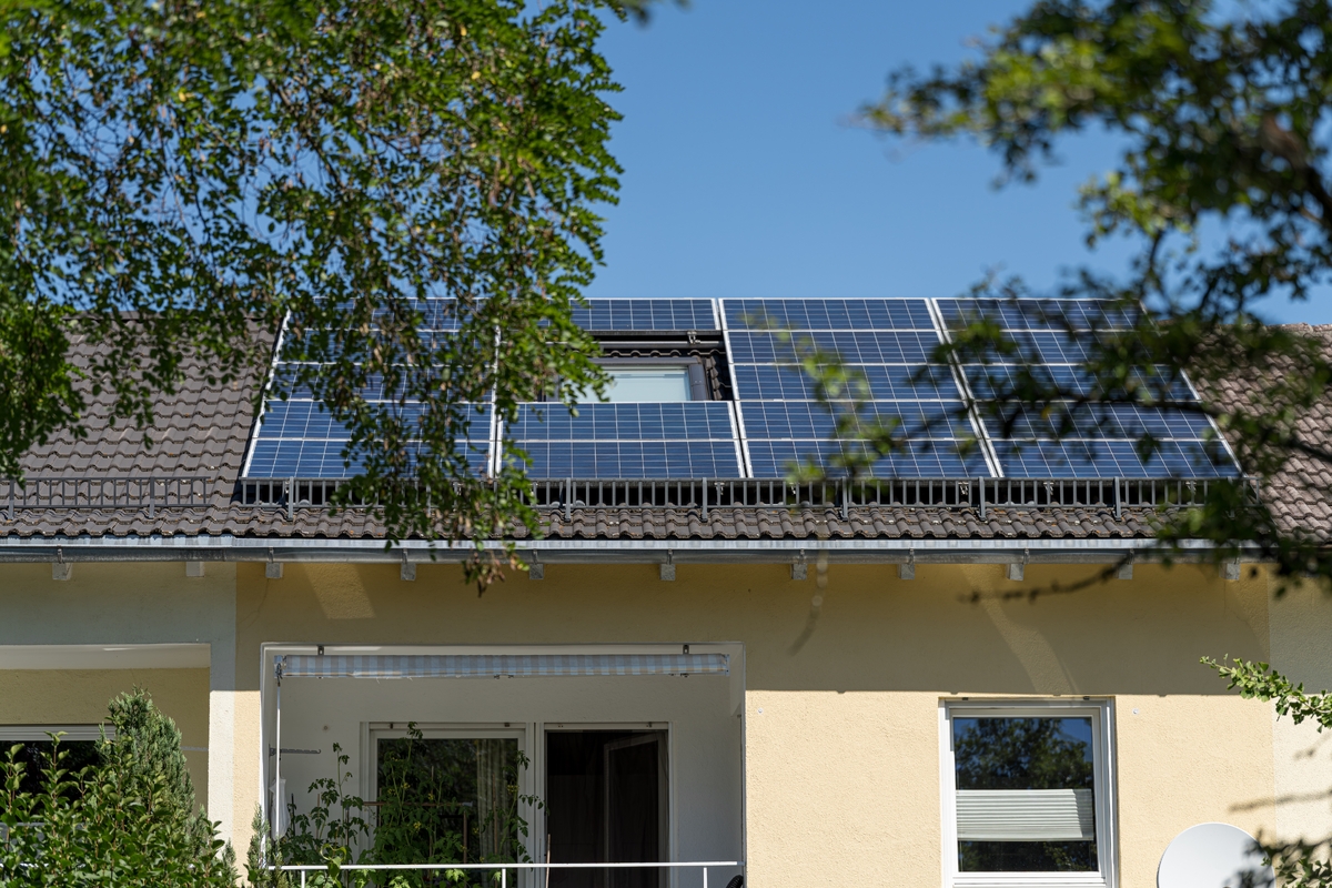 Instalaci fotovoltaické elektrárny provází řada povinností.
