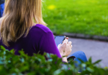 Stačí jedna SMS a přijdete o telefon i peníze