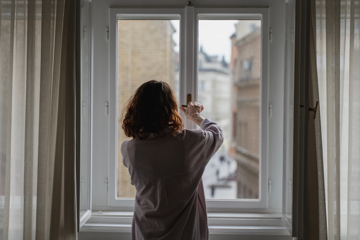 Češi začínají znovu objevovat starý trik, jak větrat v bytě