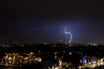 Už čtvrtina Čechů zažila poškození elektrospotřebiče v důsledku bouřek.