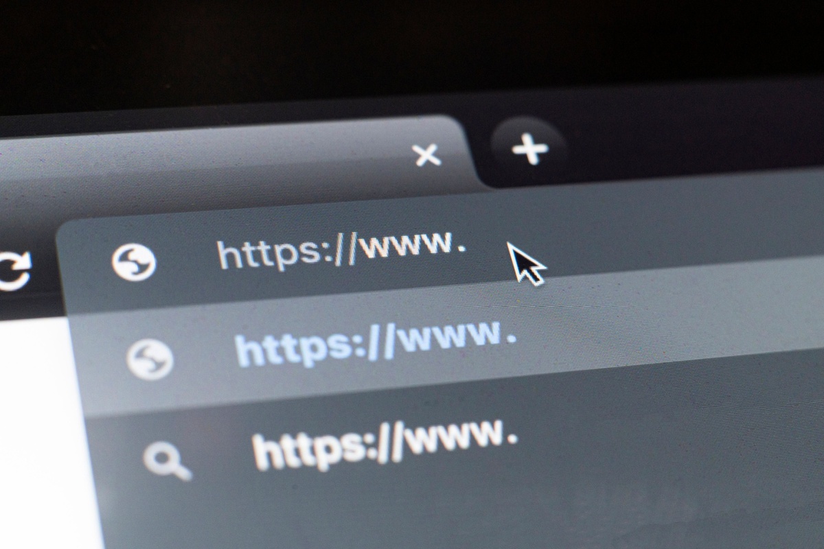 Lidé s přehršlem otevřených internetových stránek mají jiný typ myšlení. 