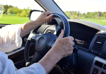 Mnoho seniorů netuší, že kromě důchodu mohou získat i další finanční podporu.