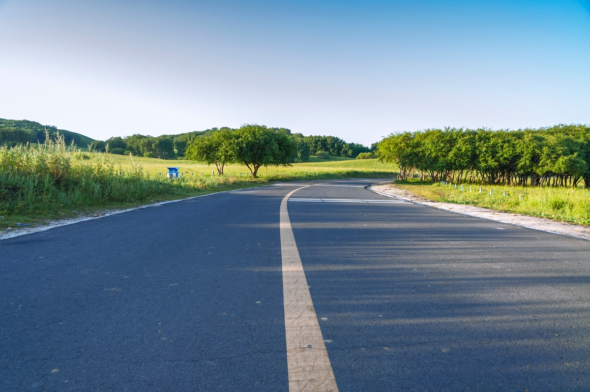 Odbočování přes plnou čáru má poměrně snadná pravidla
