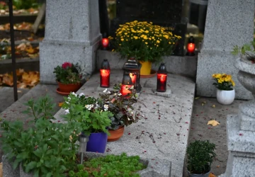 Během Dušiček byste měli být opatrní, co se svíček týče Během Dušiček byste měli být opatrní, co se svíček týče