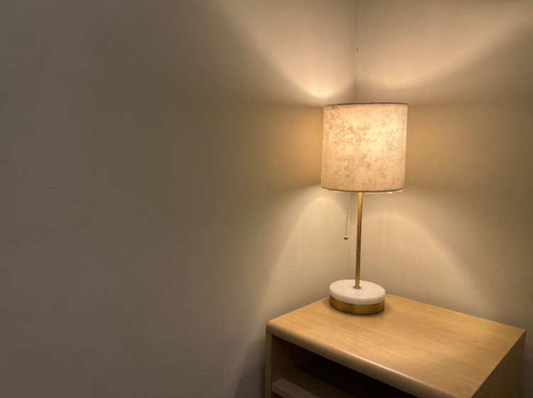 Klasické lampičky mizí z nočních stolků Klasické lampičky mizí z nočních stolků