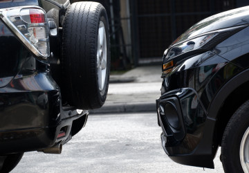 Bezpečný odstup mezi vozidly se v Česku často nedodržuje. 