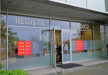 Některá auta lze řídit bez klasického řidičského průkazu Některá auta lze řídit bez klasického řidičského průkazu