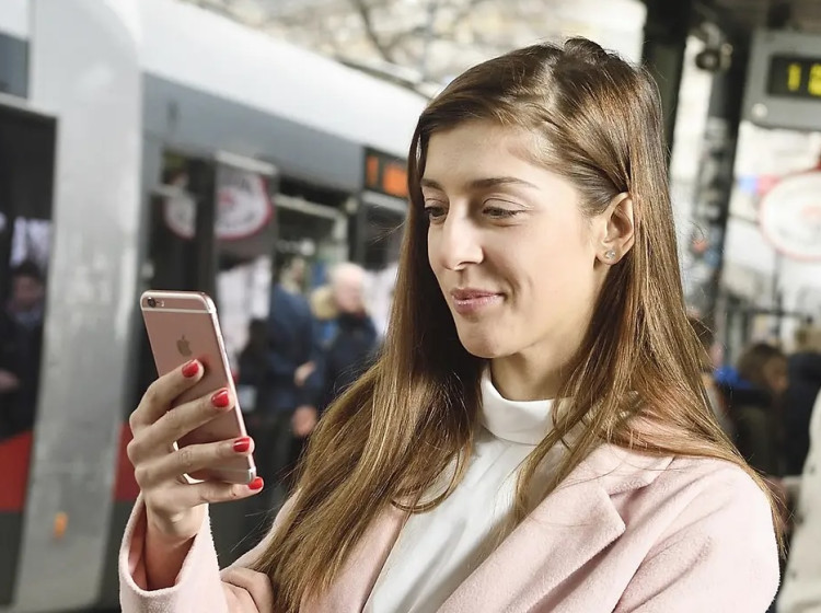 Můžete mít internet po celém světě za pár haléřů i bez změny operátora.