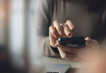 O kolik víc bere váš kolega