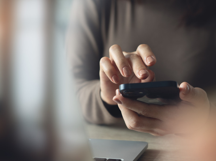 O kolik víc bere váš kolega