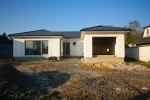 Majiteli neobydleného domu přišel účet za elektřinu s nedoplatkem 20 tisíc korun.