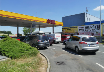 Němci tankují u hranic v Česku ještě častěji než dříve