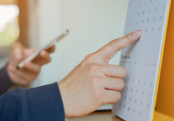 Prodloužení letních prázdnin udělalo mnoho rodičům čáru přes rozpočet. Prodloužení letních prázdnin udělalo mnoho rodičům čáru přes rozpočet.