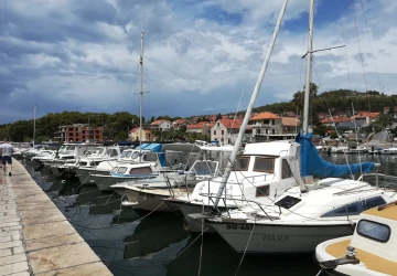 Zasaženo bylo mimo jiné město Stari Grad na ostrově Hvar