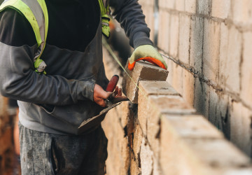 V Česku je kritický nedostatek zedníků.