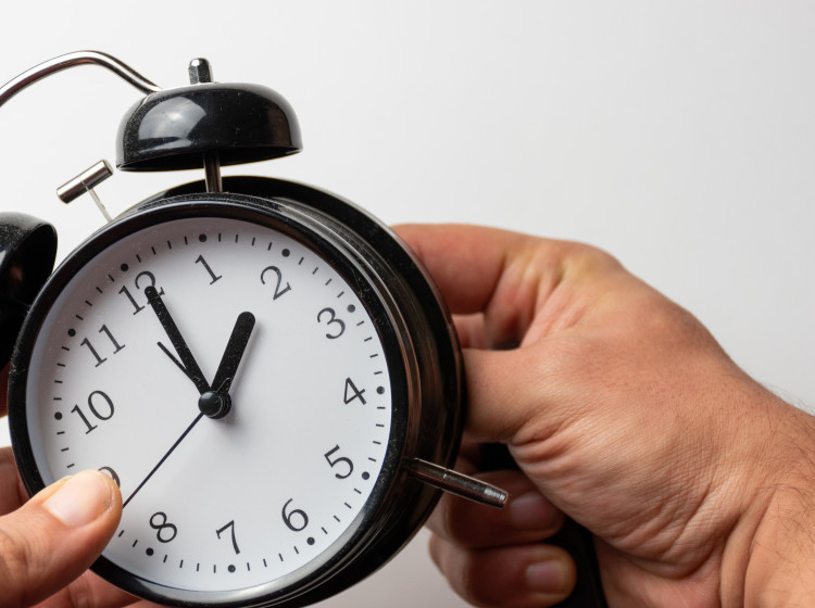 Posouvání ručiček by mělo skončit v roce 2026 Posouvání ručiček by mělo skončit v roce 2026