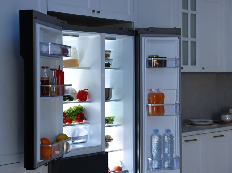 Do jakého patra v lednici patří maso, mléko a vejce?