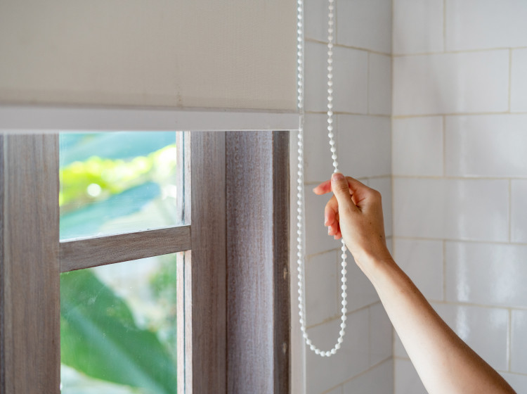 Při odjezdu na dovolenou nezatahujte rolety.