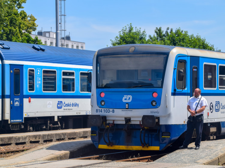 Každý rok se v Česku uskuteční přes 180 milionů jízd vlakem, přesto většina cestujících detailní pravidla vůbec nezná.