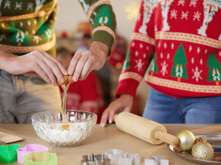 Pečení cukroví k Vánocům neodmyslitelně patří. Pečení cukroví k Vánocům neodmyslitelně patří.