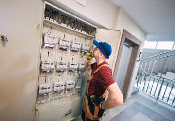 Moderní elektroměry jdou odečítat i na dálku.