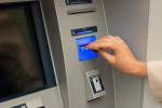 Podle statistik se většina bankovních podvodů odehrává u bankomatů mimo přímý dohled poboček. Podle statistik se většina bankovních podvodů odehrává u bankomatů mimo přímý dohled poboček.