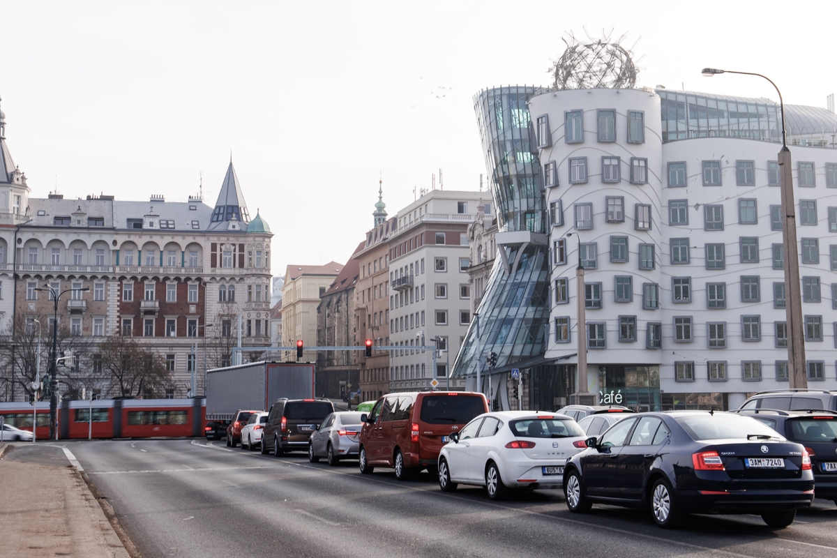 Říjen bývá v Praze obecně měsícem s velmi silným automobilovým provozem.