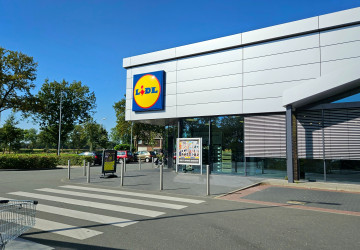 Lidl rekonstruuje své prodejny a zkouší novou cenovou strategii. Lidl rekonstruuje své prodejny a zkouší novou cenovou strategii.
