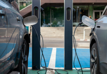 Řidiči nechtějí kupovat elektromobily ani s dotací, ukazuje průzkum