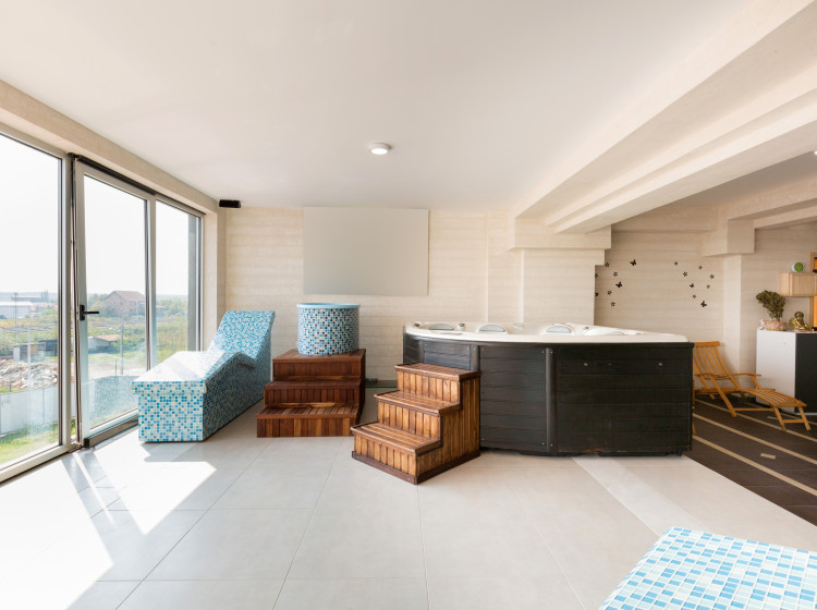 Je levnější sauna, nebo vířivka? Odborníci spočítali skutečné náklady. Rozdíl v účtech za elektřinu je obrovský Je levnější sauna, nebo vířivka? Odborníci spočítali skutečné náklady. Rozdíl v účtech za elektřinu je obrovský